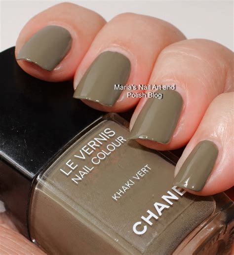 chanel khaki vert nail polish.